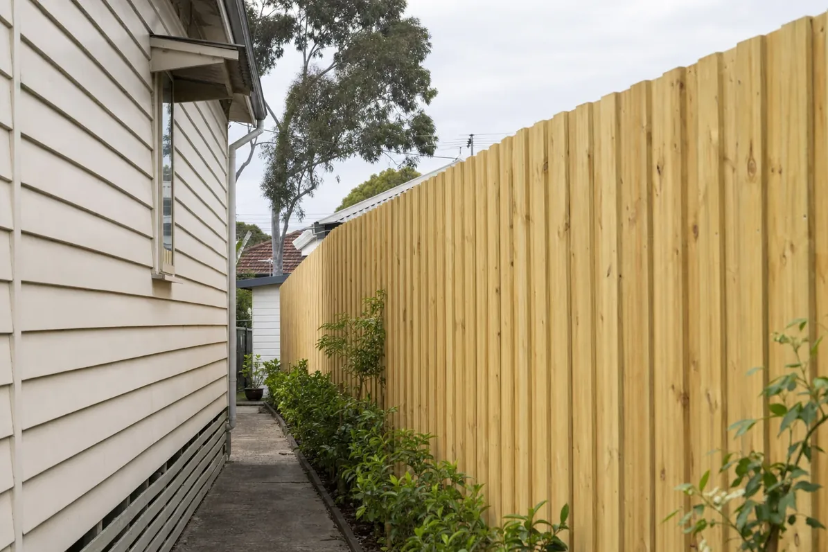 Fencing in Kings Meadows, Launceston